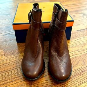 Brand new Arturo Chiang leather booties.